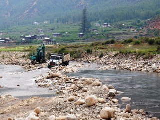 blog-May-17-2014-5-stone-mining-paro-river-bhutan