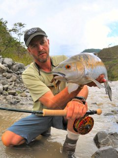 blog-May-29-2014-4-jeff-currier-with-chocolate-mahseer