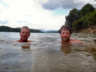 blog-Nov-5-2014-9-jeff-currier-and-tim-brune-swimming-in-the-amazon