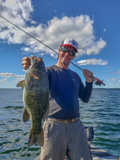Jeff-Currier-huge-smallmouth-bass