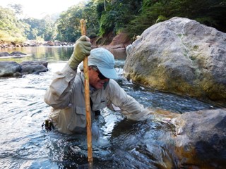 blog-July-31-2013-7-Tom-Hansen-tough-wading-in-Bolivia