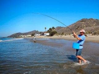 blog-Oct-17-2013-6-Jeff-Currier-hooked-to-a-shovelnose-guitarfish