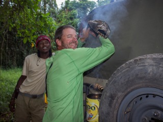 blog-Nov-15-2013-3-Jeff-Currier-battling-tsetse-flies