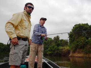 blog-Nov-3-2013-2-Mark-Murray-guiding-tigerfish-in-Tanzania