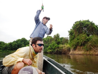 blog-Nov-3-2013-3-Mark-Murray-guiding-tigerfish-in-Tanzania