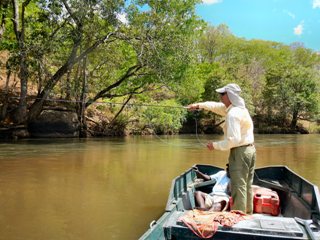 blog-Nov-4-2013-5-Mark-del-Frate-casting-for-tigerfish