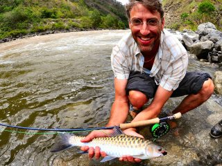 blog-May-29-2014-9-jon-miceler-with-chocolate-mahseer