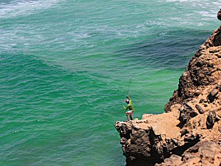 blog-April-19-2015-5-jeff-currier-cliff-fishing-in-oman