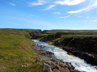 blog-Aug-19-2016-2-hafalronsa-river-iceland