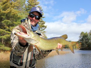 Jeff Currier fly fishing for muskie